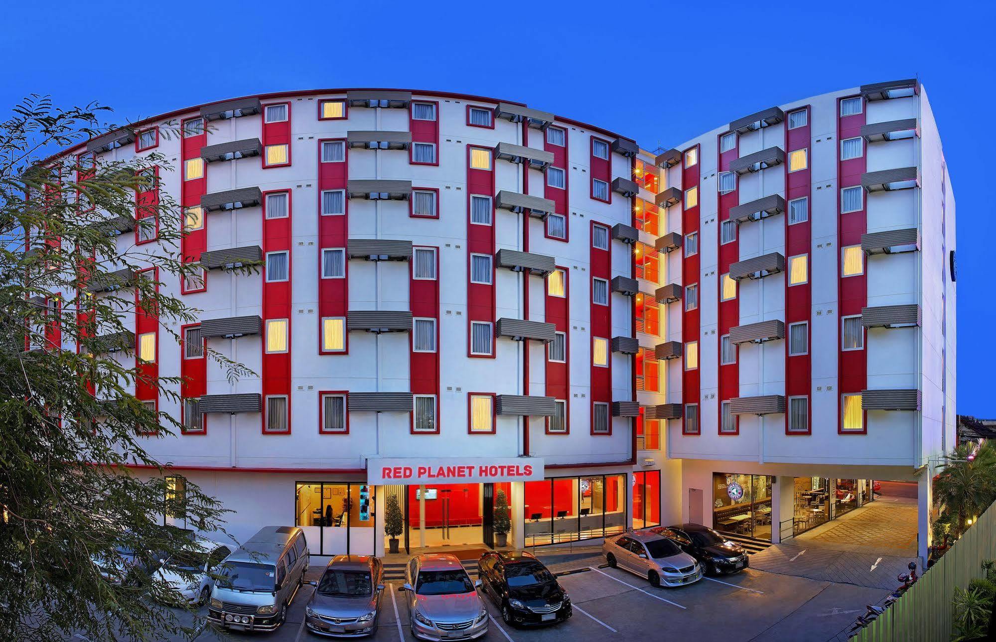 Red Planet Pattaya Sha Extra Plus Екстер'єр фото