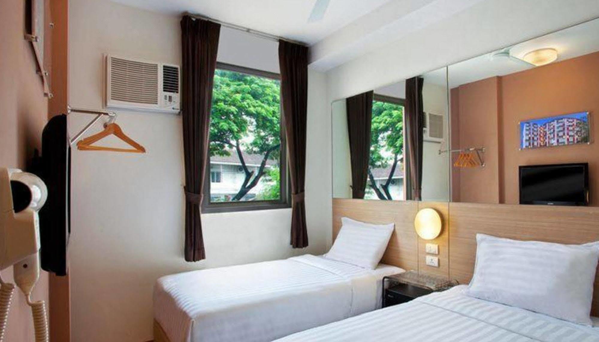 Red Planet Pattaya Sha Extra Plus Екстер'єр фото